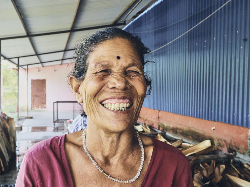 glückliche Frau in Nepal